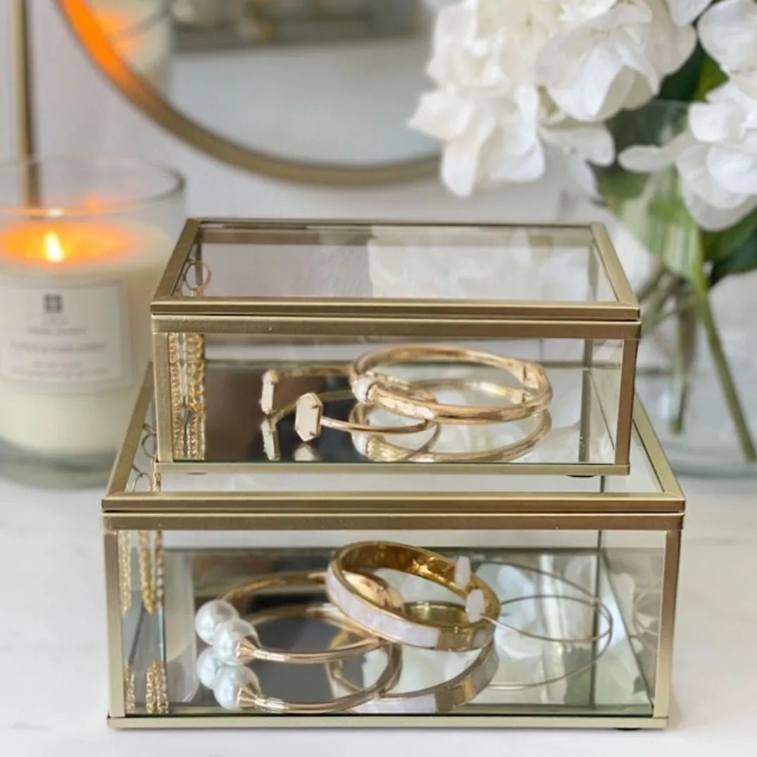 © Foto van @floroeschen_blog ♡ Prachtig, deze glazen doosjes. Ideaal om je sieraden netjes in op te...